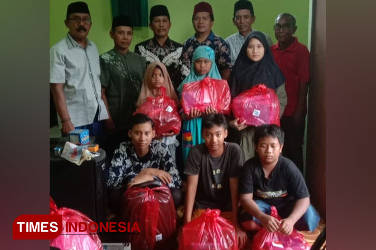 Bazis Gending Probolinggo Salurkan Bantuan untuk Puluhan Yatim