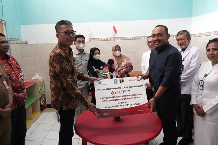 Bank Jatim Salurkan CSR Operasi Pemisahan Bayi Kembar Siam Asal Ngawi