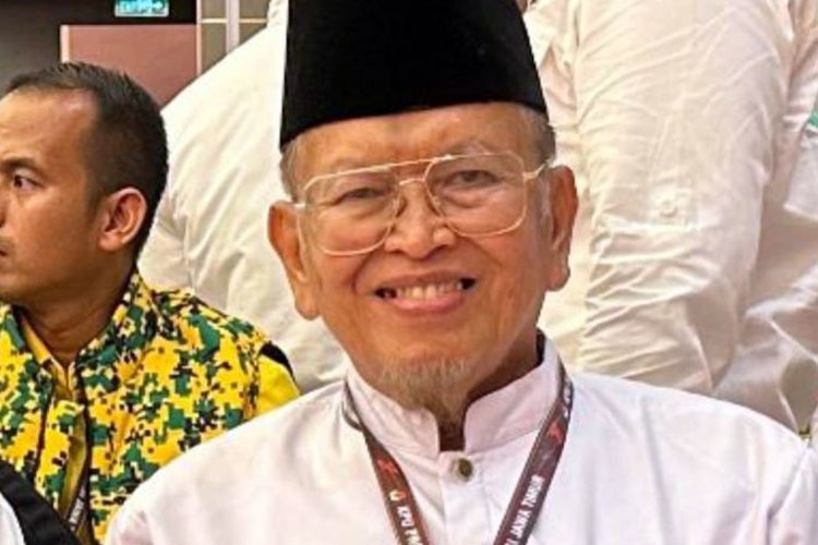 Prof Dr KH Ridwan Nasir, mantan Rektor Institut Agama Islam Negeri (IAIN) Sunan Ampel—yang kini dikenal sebagai Universitas Islam Negeri Sunan Ampel (UINSA) Surabaya.