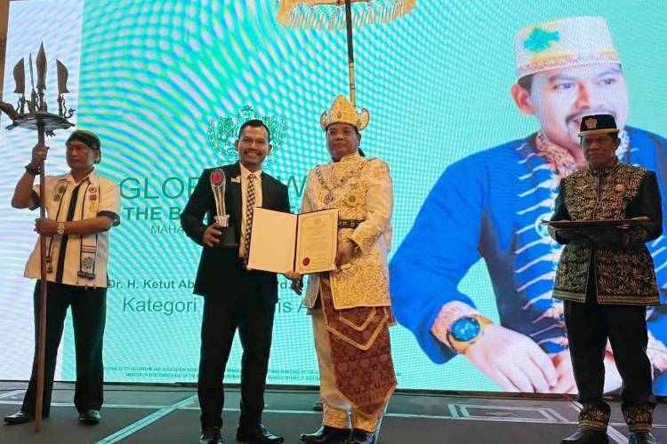 Ketut Abid Halimi Dianugerahi Motivator Berpengaruh di Asia