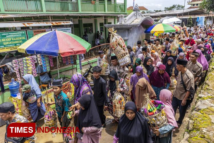 Merayakan Tradisi Rajaban, Warga Wadasmalang Kebumen Bagikan 1357 Ambengan