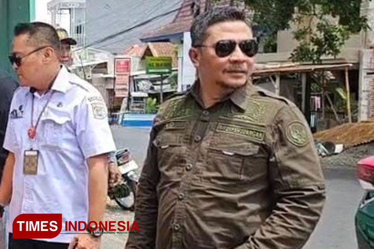 Ketua Fraksi PDI Perjuangan DPRD Kabupaten Malang, Abdul Qodir, di sela kegiatan turun lapangan meninjau kebutuhan masyarakat. (FOTO: Amin/TIMES Indonesia)