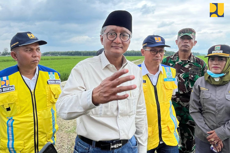 Tinjau DI Molek, Menteri PU Dorong Peningkatan Panen Petani di Kabupaten Malang