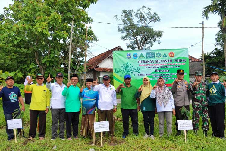 MWCNU Sugio Bojonegoro Tanam 1002 Pohon untuk Peringati Harlah NU ke-102