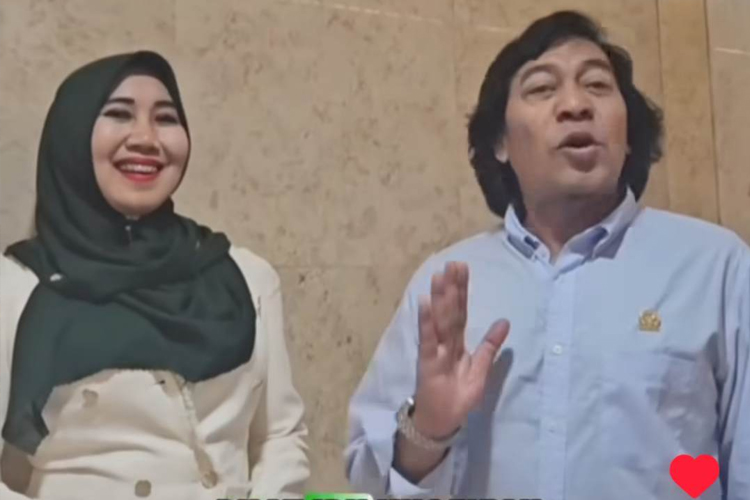 Unggah Video Ucapan Selamat dari Komeng, Khofifah: Politik Harus Mengembirakan