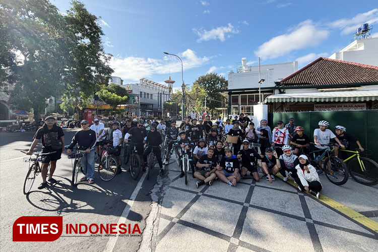 Menilik Komunitas Sepeda di Malang, Mengkritik Hingga Berbagi Kebaikan Bareng UMKM Lokal