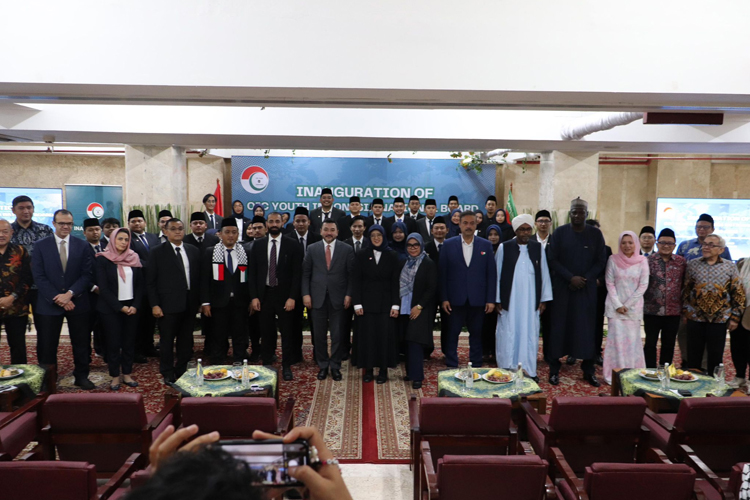 OIC Youth Indonesia setelah pelantikan kepengurusan baru periode 2024-2029 di Masjid Istiqlal Jakarta (15/1/2025). Foto: OIC Youth Indonesia