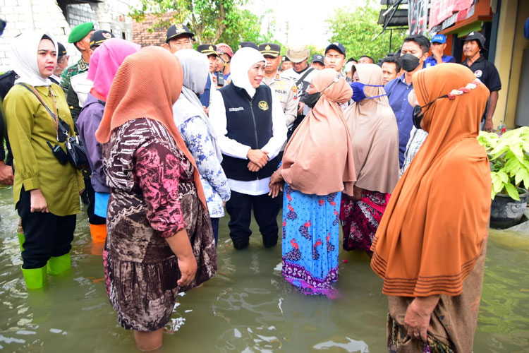 Khofifah Imbau Masyarakat Jawa Timur Waspada Cuaca Ekstrem