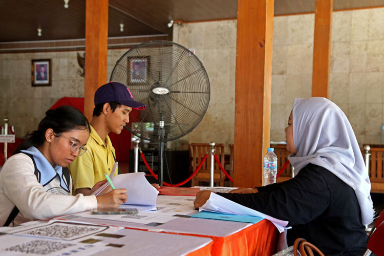 Pendaftaran Beasiswa Pemuda Tangguh Surabaya. (Foto: Humas Pemkot Surabaya)