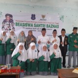 11 Santri Pesantren Seblak Terima Beasiswa Baznas RI