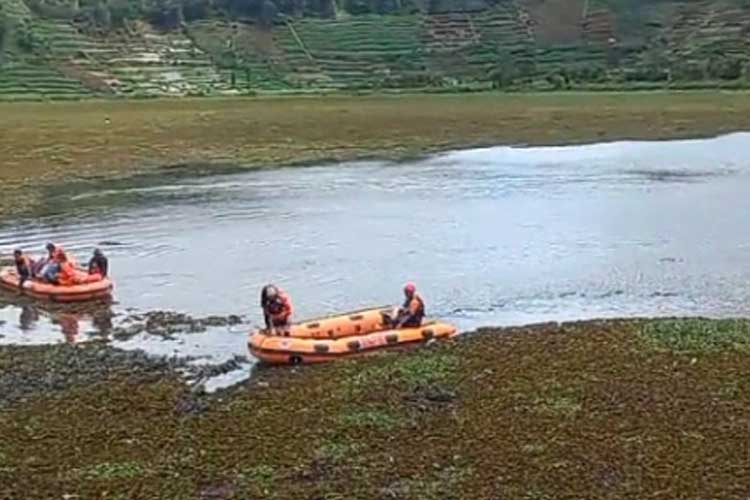 Pemandangan alam Telaga Merdada mulai tersingkap. (Foto: Screenshot Video Disparbud)