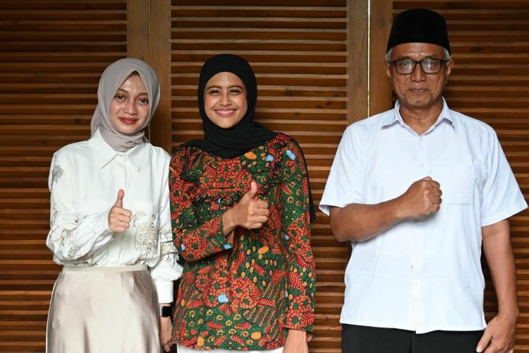 Silahturahmi, Mbak Vinanda - Gus Qowim Sambangi Kediaman Bunda Fey