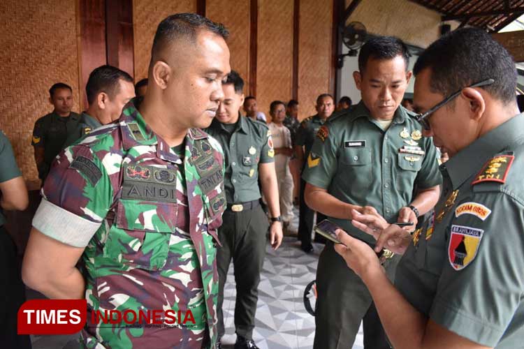 Perang Lawan Judi Online, Hp Anggota dan ASN Kodim Banyuwangi Digeledah