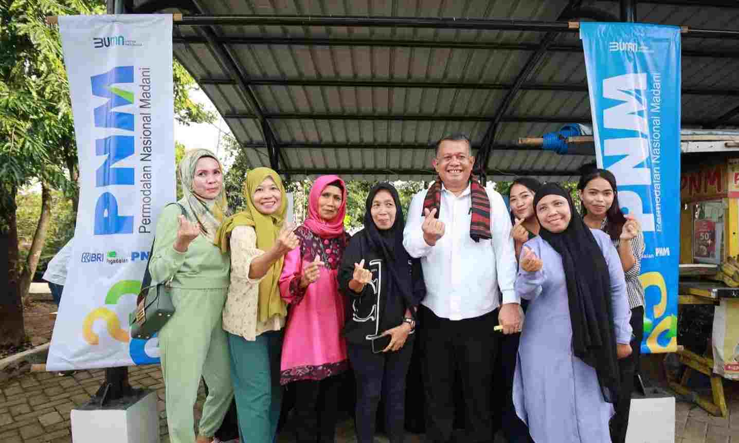 Nasabah PNM Mekaar di Makassar menjadi inspirasi pengembangan UMKM. (Foto: PNM for TI)