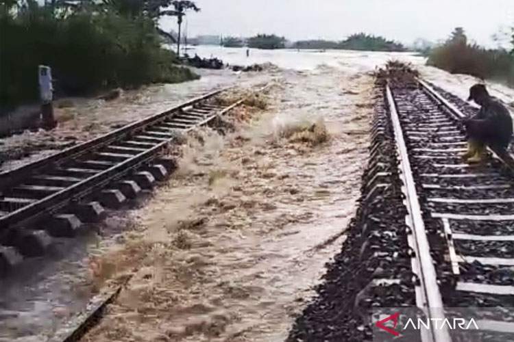 Banjir Rendam Rel di Grobogan: Dua KA Via Semarang Dibatalkan, Tiga Rute Dialihkan