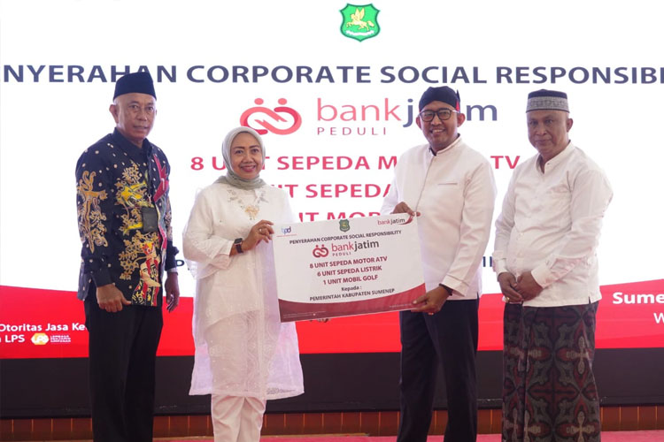 Bank Jatim Serahkan CSR ke Pemkab Ponorogo dan Sumenep