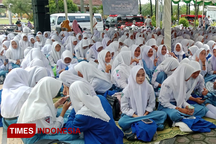 Ribuan Pelajar SMAN se-Jombang Gelar Doa Bersama untuk Menghadapi Ujian Akhir