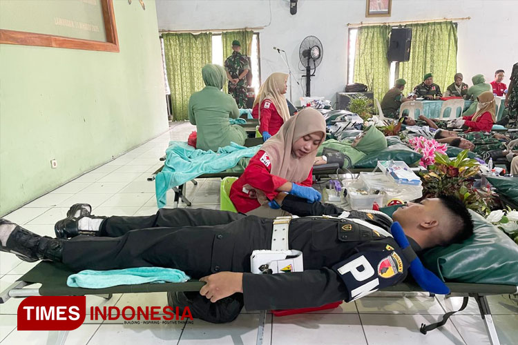 Peringati HUT ke-79 Persit Kartika Chandra Kirana, Kodim 0812 Lamongan Gelar Bakti Sosial