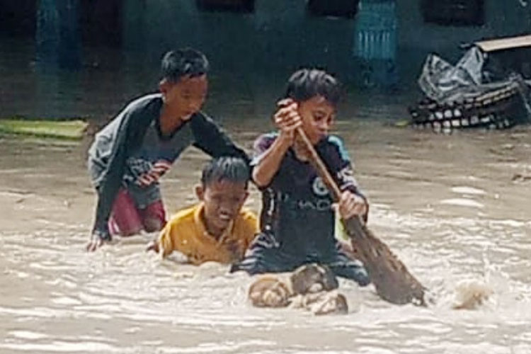 Banjir di Pemalang Melanda Dua Desa, Warga Mulai Mengungsi