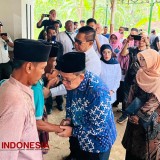 Pj Gubernur Jatim Takziah ke Rumah Duka Warga Magetan Korban Tanah Longsor Bali