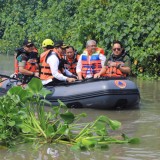 Susur Sungai Kedungpeluk, Pj Gubernur Adhy Pimpin Pembersihan Eceng Gondok