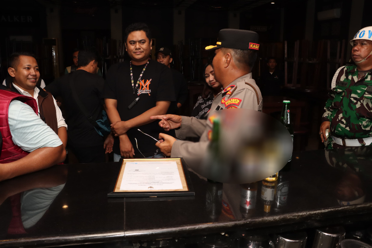 Tempat Karaoke di Banyuwangi Kedapatan Tak Miliki Izin Jual Minol