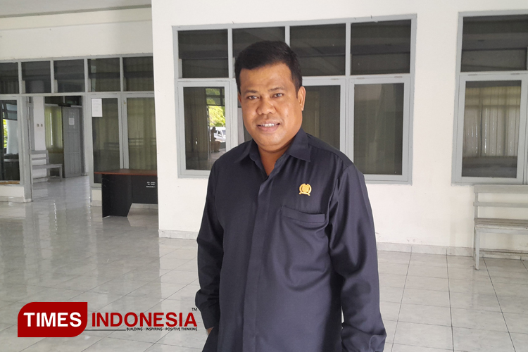 Komisi C DPRD Kab. Sumba Timur Ayub Tay Paranda.(FOTO: Hbibudin/TIMES Indonesia)