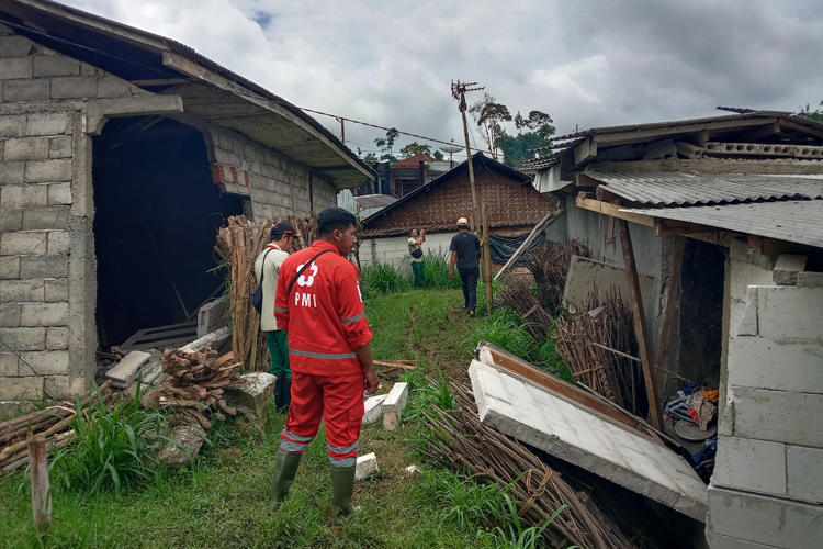 Keadaan rumah warga Ratamba yang sudah ditinggalkan pemiliknya. (Foto: Dok PMI Banjarnegara)