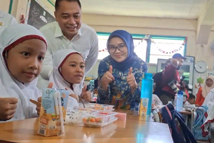 Wali Kota Surabaya Komitmen UMKM Daerah Terlibat Program Makan Bergizi Gratis