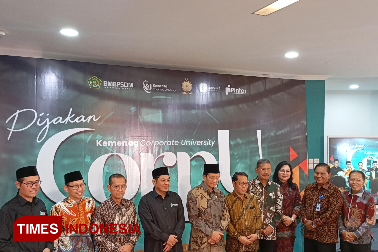 Menteri Agama Nasaruddin Umar dan jajaran pejabat Kemenag saat meluncurkan Pijakan dan CorpU Kementerian Agama. (FOTO: Fahmi/TIMES Indonesia)