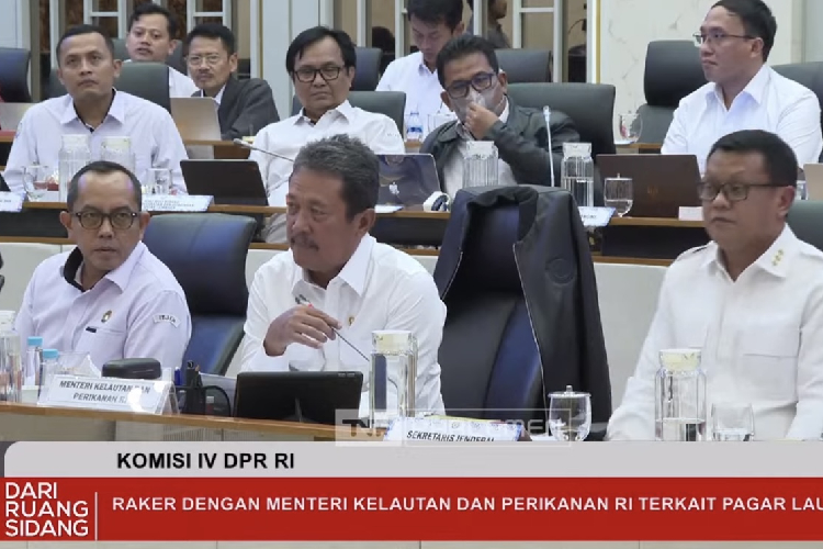 Menteri Kelautan dan Perikanan saat rapat kerja bersama Komisi IV DPR RI di Gedung Nusantara, Kompleks Parlemen, Senayan, Jakarta, Kamis,(23/1/2025). (FOTO: Tangkaplayar TV Parlemen).