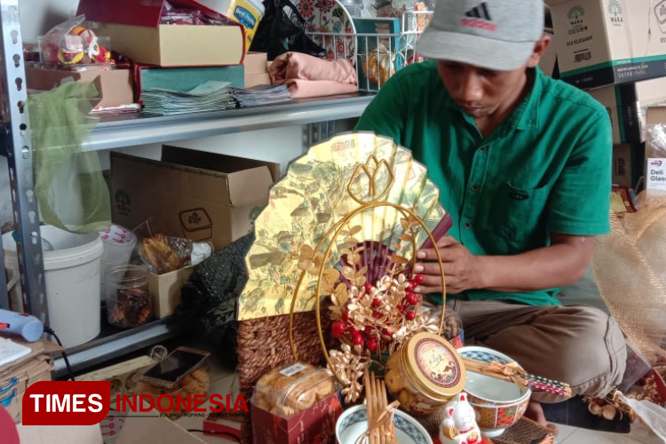 Penjual Hampers dan Perajin Lampion di Kota Malang Banjir Orderan Jelang Imlek 2025