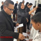 Aston Banyuwangi Hotel Bagikan Santunan untuk Anak Yatim Piatu