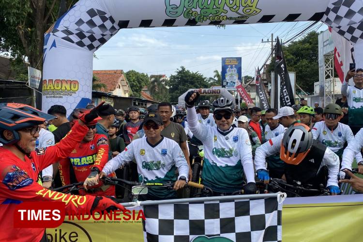 Gus Haris Lepas Ribuan Goweser Genggong Go Green Ke-6, Ajang Olahraga dan Silaturahmi Pecinta Sepeda