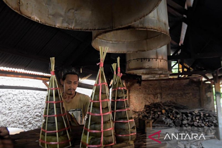 Pertahankan Resep Warisan, Produsen Dodol Imlek di Bekasi Banjir Orderan