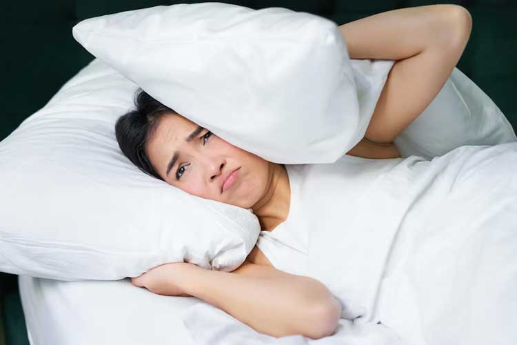 Insomnia memang mengganggu, tapi bisa diatasi dengan cara yang tepat (FOTO: Freepik)