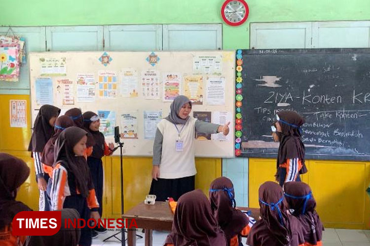 Kelas Inspirasi Jombang Buka Wawasan Siswa MI Darul Ulum 1 tentang Beragam Profesi