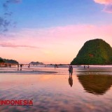 Libur Tahun Baru Imlek, Pantai Pulau Merah Banyuwangi Kembali Diserbu Wisatawan