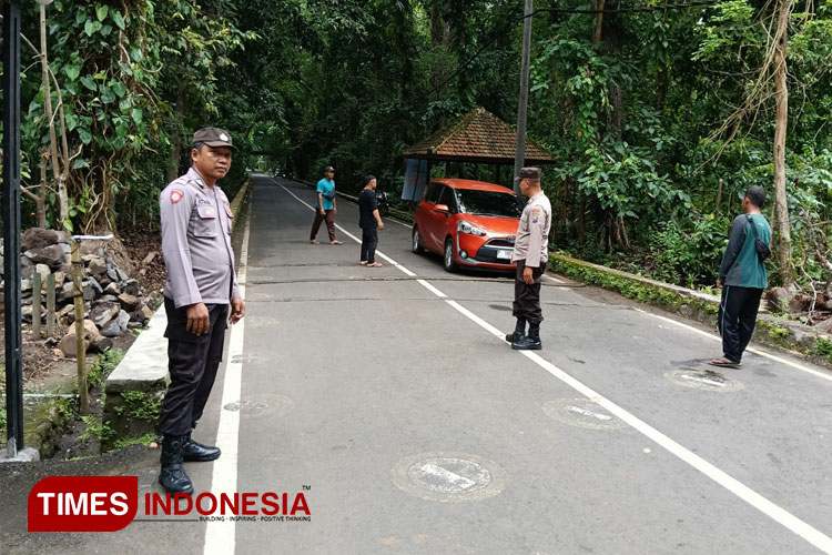 Personel-Polresta-Banyuwangi-sedang-melakukan-patroli-2.jpg