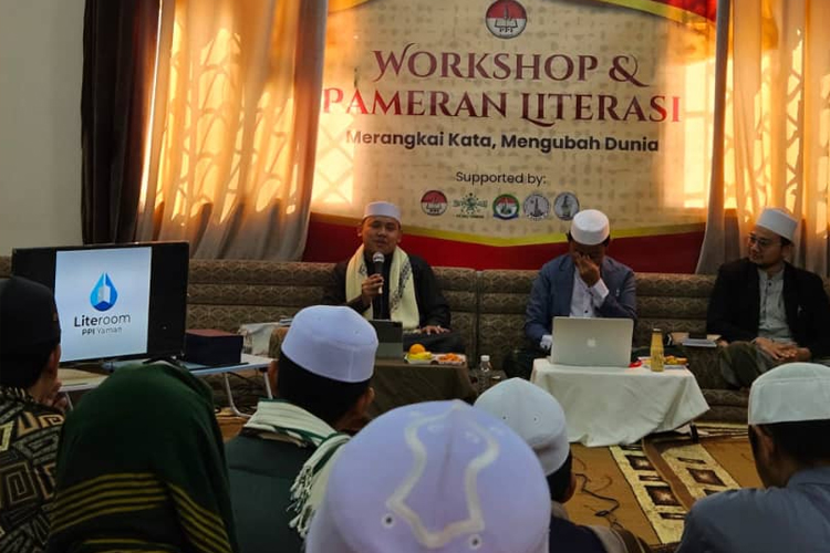 Anngota PPI Yaman mengikuti acara workshop dan pameran literasi bertajuk Merangkai Kata, Mengubah Dunia, Kamis, (16/1/2025).