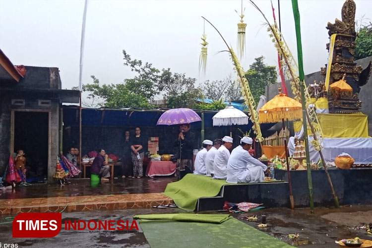 Prosesi perayaan Siwaratri di Pura Wahyu Dharma Mrati. (FOTO: Prasojo for TIMES Indonesia)