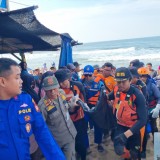 Penyelaman Tim SAR Temukan Korban Meninggal Pantai Drini Gunungkidul di Kedalaman 18 Meter