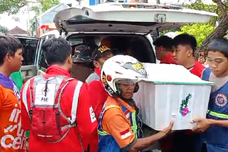 Jenazah Salah Satu Siswa SMPN 7 Mojokerto Tiba, Rencana Dimakamkan di Krian Sidoarjo