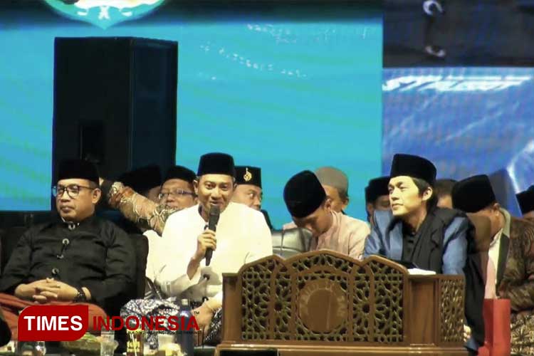 Hadir di Pengajian Gus Iqdam, Bupati Pacitan Beri Hadiah Umrah