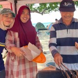 Pengunjung Balekambang Bebas Nikmati Suasana Pantai dan Festival Kuliner Ikan Bakar