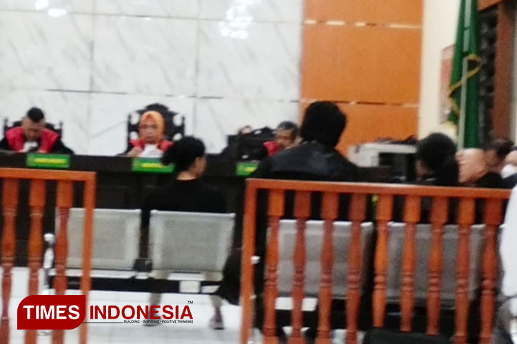 Sidang kasus dugaan penggelapan dana Rp 100 miliar di Pengadilan Negeri Bandung. Saksi keuangan PT BIG mengungkap fakta bahwa dana tersebut telah dicairkan dan dialihkan. (FOTO: Deni Supriatna /TIMES Indonesia)