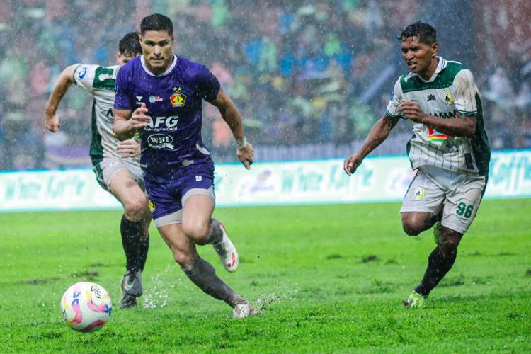 Striker Persik Kediri Ramiro Fergonzi dalam sebuah laga di Stadion Brawijaya Kota Kediri (FOTO: dok Persik)