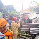 Rumah Mantan Kadinkes Hingga Pasar Laron Batu Tertimpa Pohon Tumbang