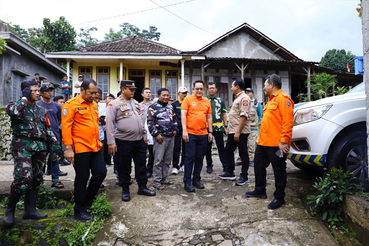 Pj Gubernur Adhy Gandeng Ahli Selidiki Penyebab Fenomena Bencana Tanah Gerak di Purwodadi