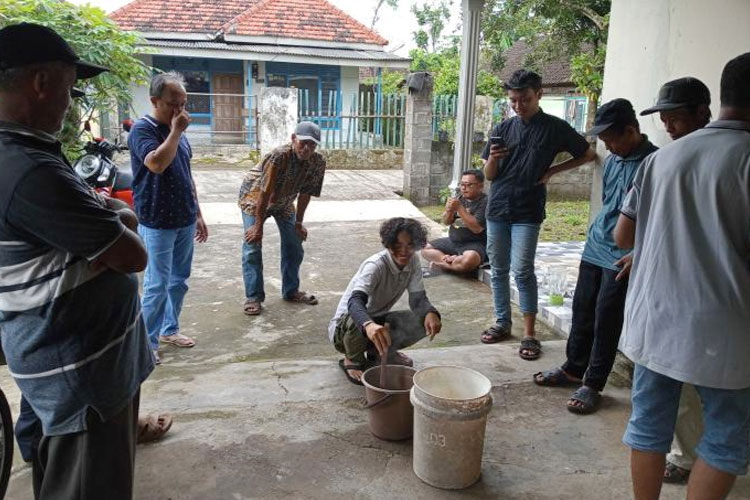 Mahasiswa UIN Malang Latih Petani di Desa Plandi Buat Pestisida Murah dan Aman